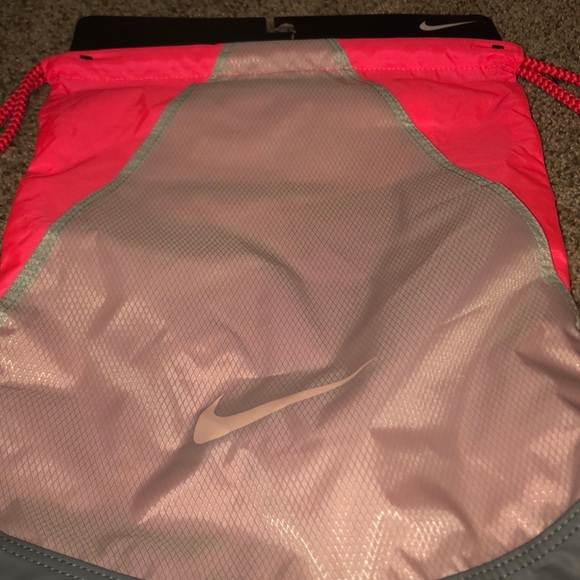 Nike Drawstring Pink/Multicolor Bag - Picture 2 of 3